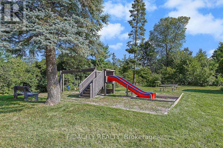 28360689/19-carmichael-court/beaverbrook/ottawa/ontario/K2K1K1_28