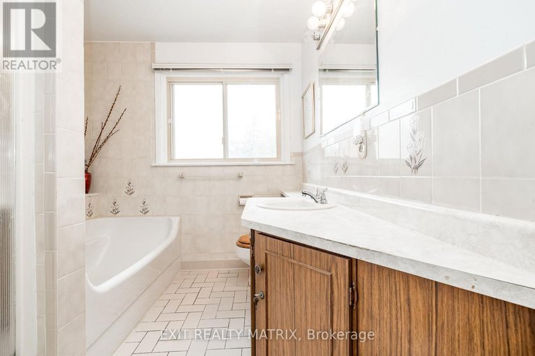 29077893/426-apple-tree-lane/viscount-alexander-park/ottawa/ontario/K1K2R6_23