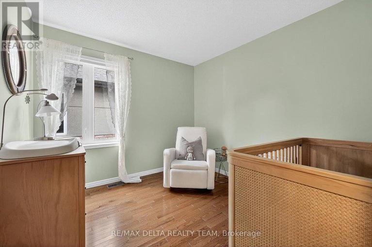 28970170/63-highwood-private/viscount-alexander-park/ottawa/ontario/K1K4X6_19