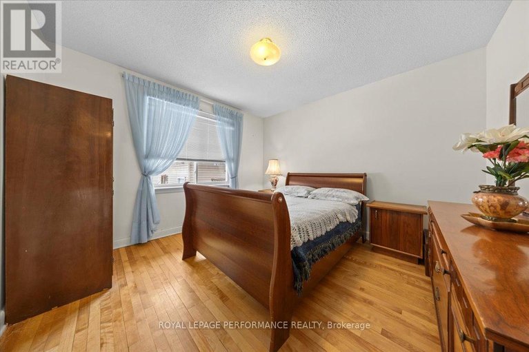 29481876/1075-secord-avenue/billings-bridge/ottawa/ontario/K1H8C7_17