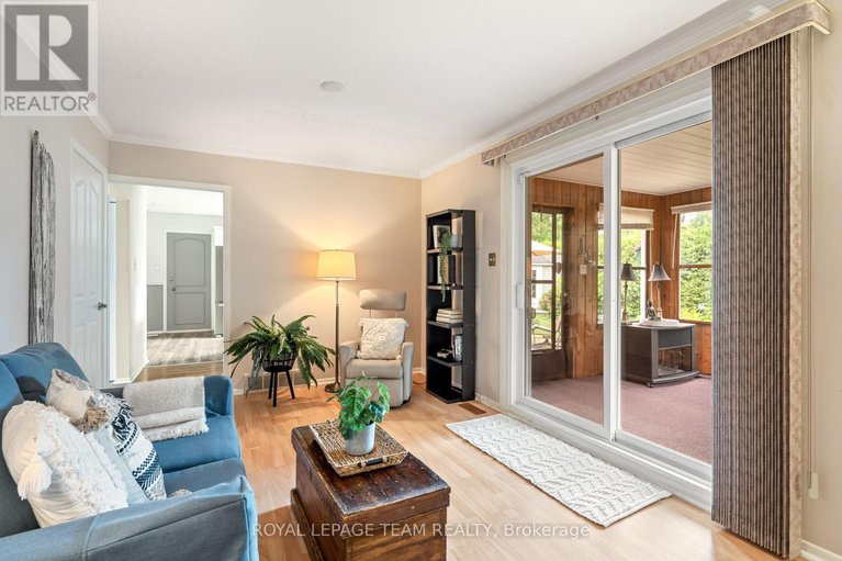 28741168/2128-hubbard-crescent/beacon-hill-north/ottawa/ontario/K1J6L2_15