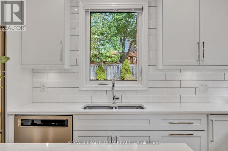 28806110/2233-beaver-avenue/alta-vista/ottawa/ontario/K1H7W3_21