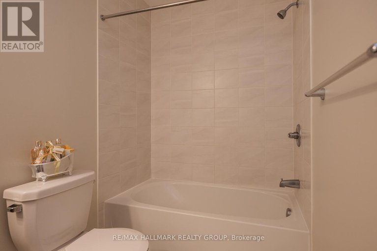 28443105/208-sittelle-private/fallingbrookgardenway-south/ottawa/ontario/K4A1G1_38
