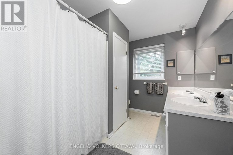 28818666/899-dresden-crescent/whitehaven/ottawa/ontario/K2B5H8_19