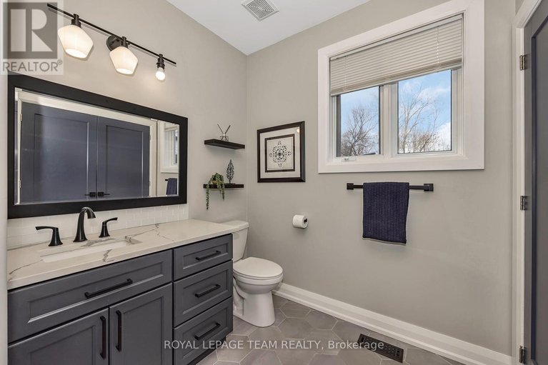 29645410/1517-back-place-avenue/greely/ottawa/ontario/K4P1R3_5