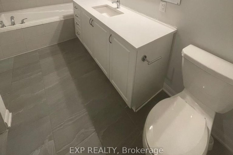 29386902/1075-ballyhale-heights/half-moon-bay/ottawa/ontario/K2J6Y1_20