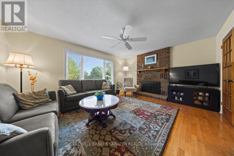 28843846/2303-edward-kidd-crescent/north-gower/ottawa/ontario/K0A2T0_7
