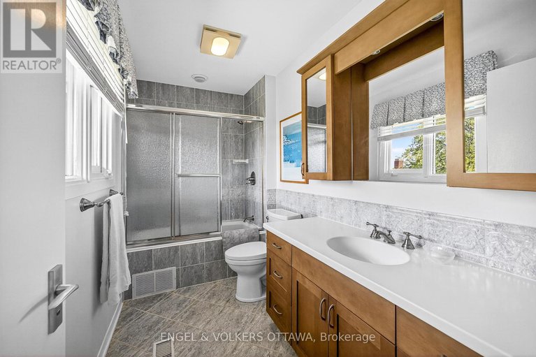 28865549/29-milne-crescent/beaverbrook/ottawa/ontario/K2K1H7_43