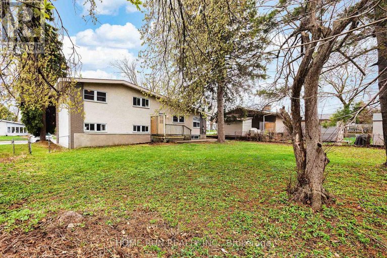 29593960/1259-meadowlands-drive-e/city-viewskylinefisher-heightsparkwood-hills/ottawa/ontario/K2E6K4_43