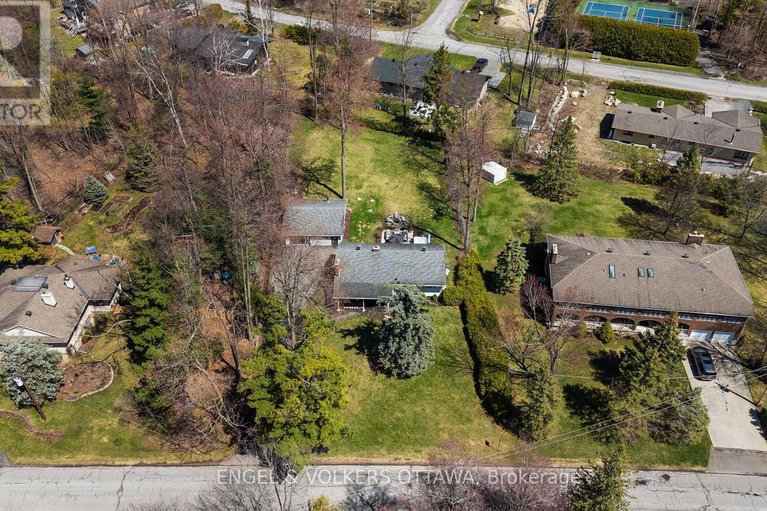 28406748/8-pineglen-crescent/pineglencountry-place/ottawa/ontario/K2E6X7_2