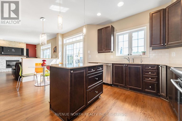 29611479/184-felicity-crescent/mer-bleuebradley-estatesanderson-park/ottawa/ontario/K1W0C2_12