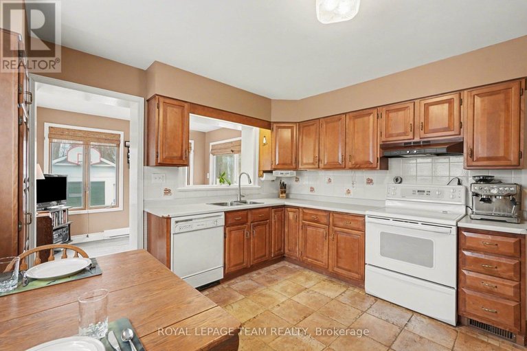 29474751/104-van-buren-street/kemptville/north-grenville/ontario/K0G1J0_15