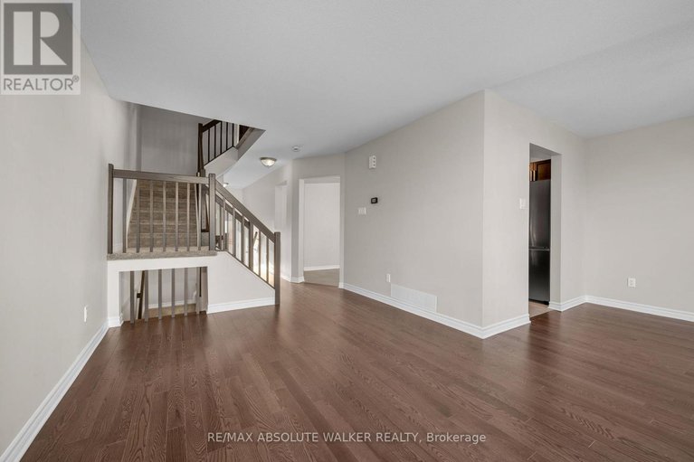 29427977/1538-briarfield-crescent/fallingbrookridgemount/ottawa/ontario/K4A1Z9_5