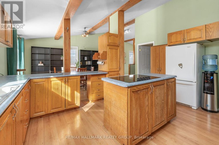 29541162/135-woods-road/constance-bay/ottawa/ontario/K0A3M0_16