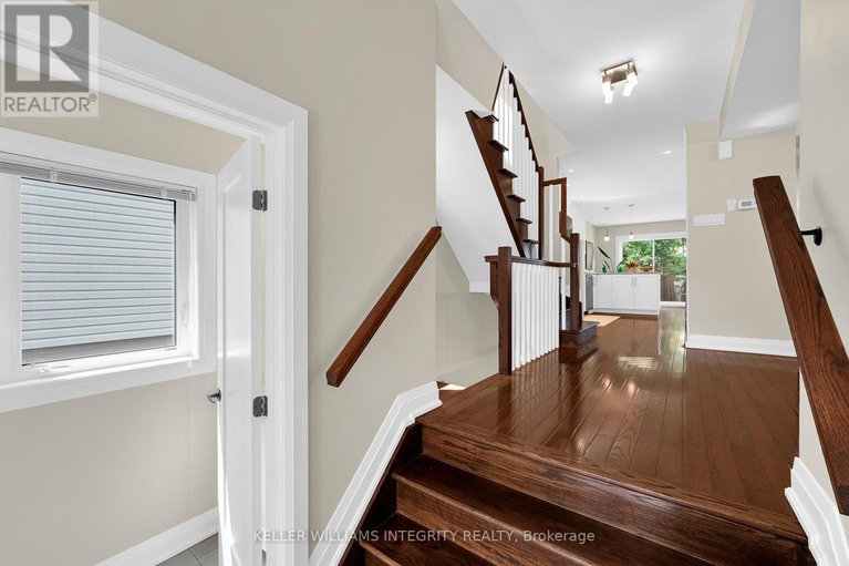 28496867/a-251-glynn-avenue/overbrookcastle-heights/ottawa/ontario/K1K1S2_8