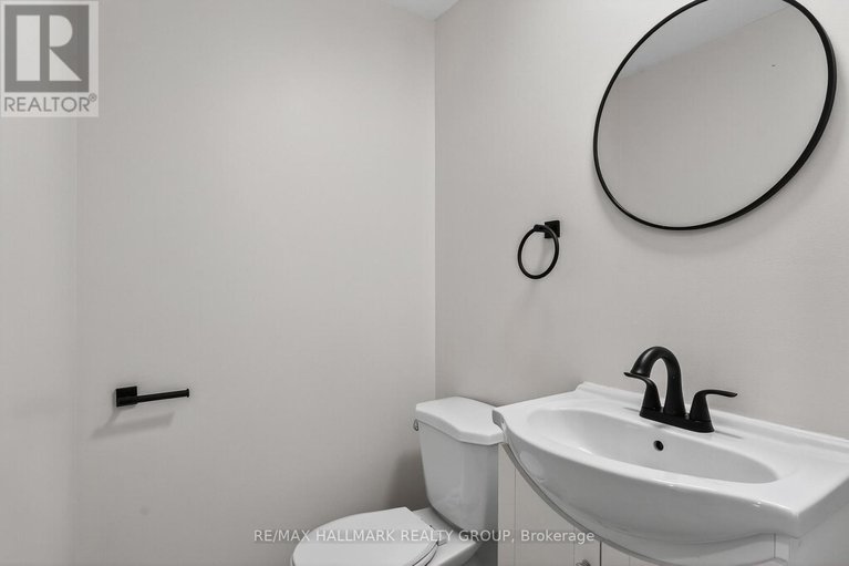 29036689/3921c-old-richmond-road/arbeatha-park/ottawa/ontario/K2H8T9_31