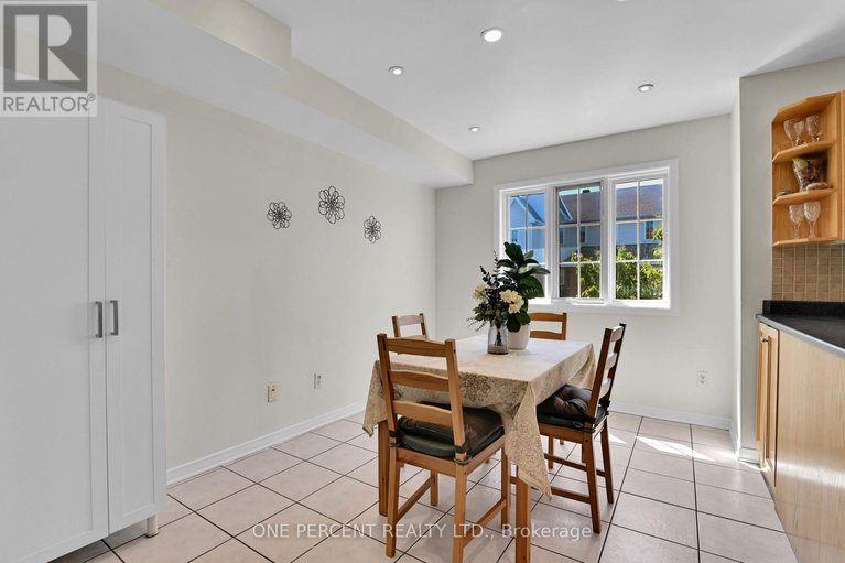 28463418/2572-alanis-private/emerald-woodssawmill-creek/ottawa/ontario/K1T4A1_15