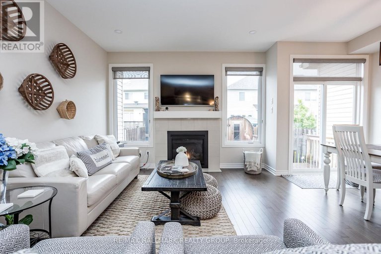 28443105/208-sittelle-private/fallingbrookgardenway-south/ottawa/ontario/K4A1G1_15