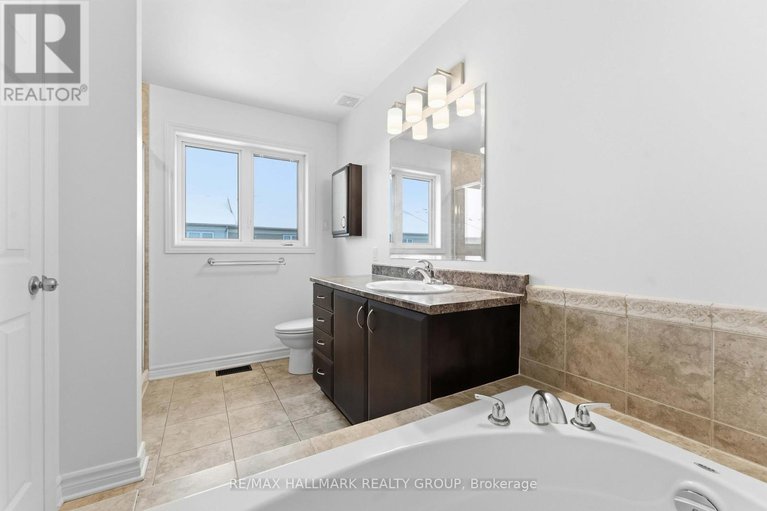 29099475/123-silvermoon-crescent/avalon-east/ottawa/ontario/K4A0P5_40