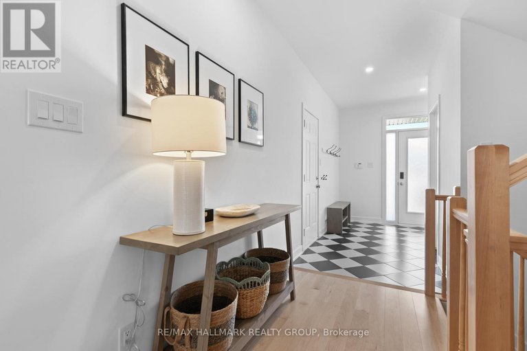 28477772/258-fountainhead-drive/mer-bleuebradley-estatesanderson-park/ottawa/ontario/K1W0H4_3