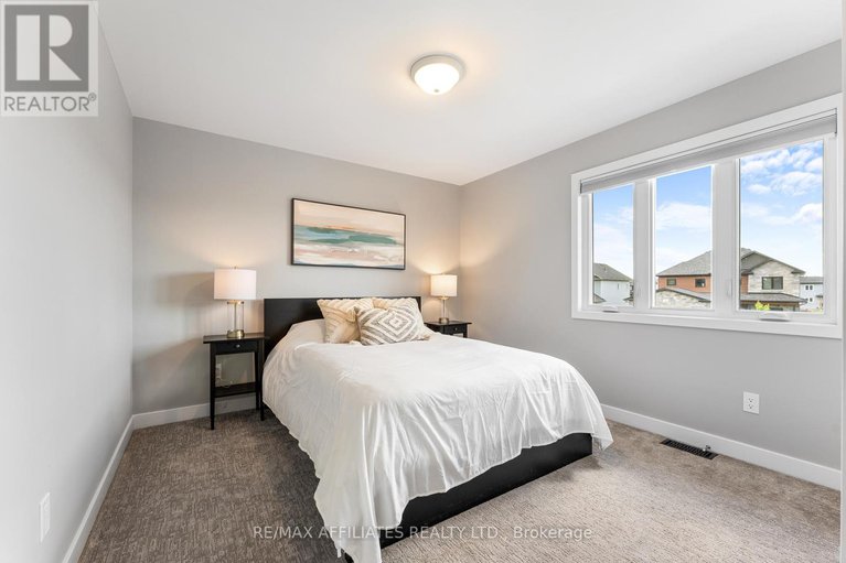 28381839/156-hybrid-street/embrun/russell/ontario/K0A1W0_36