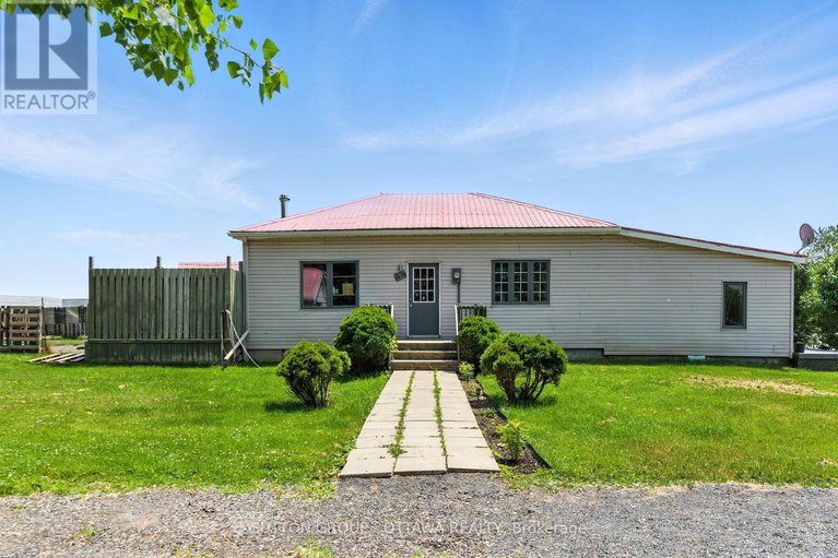 28553465/683-county-rd-18-road/east-hawkesbury-twp/hawkesbury/ontario/K0B1M0_2