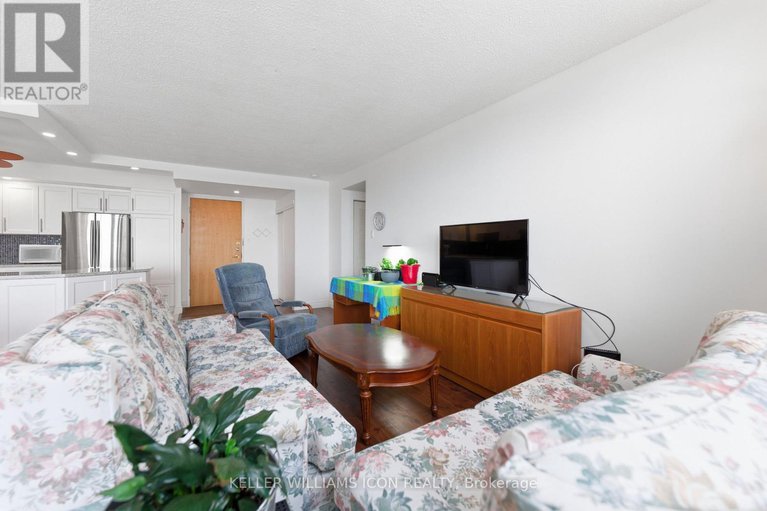 29399608/1011-2760-carousel-crescent/emerald-woodssawmill-creek/ottawa/ontario/K1T2N4_34
