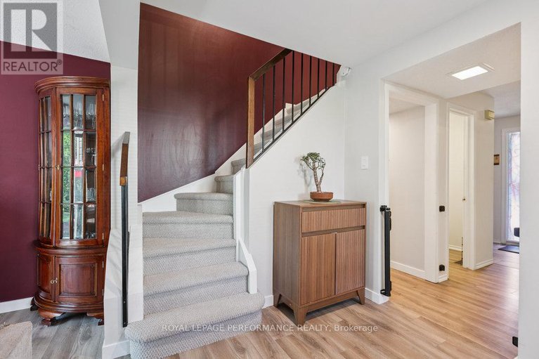 28575649/75-1646-du-sommet-place/chateauneuf/ottawa/ontario/K1C4Y9_23