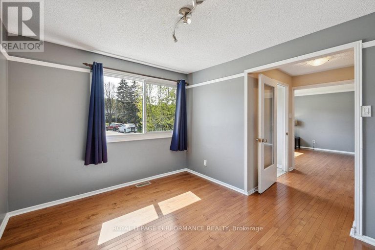 29074495/2045-deerhurst-court/beacon-hill-north/ottawa/ontario/K1J8H2_21