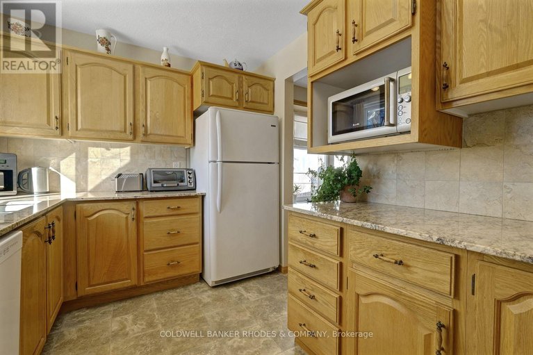 29319583/1550-northdale-street/pineview/ottawa/ontario/K1B4G8_16