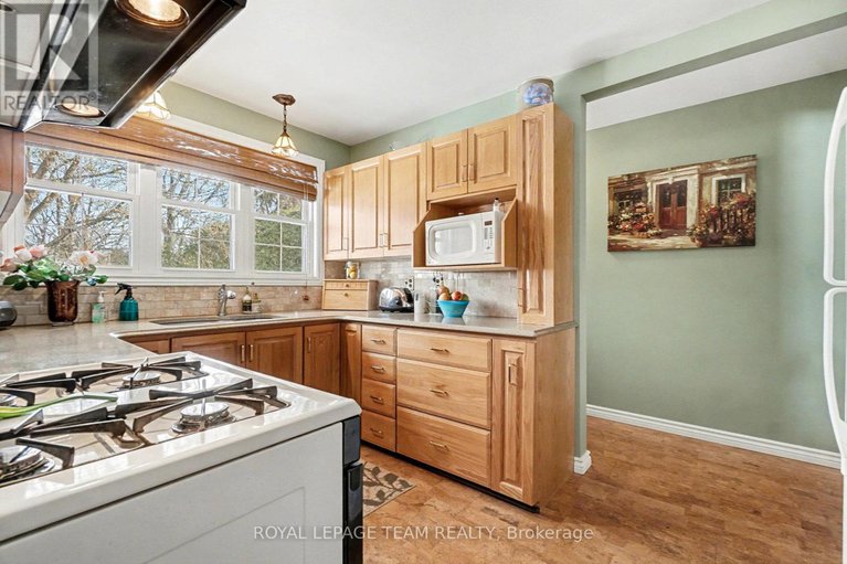 29172924/30-juniper-court/borden-farmstewart-farmcarleton-heightsparkwood-hills/ottawa/ontario/K2E5M6_15