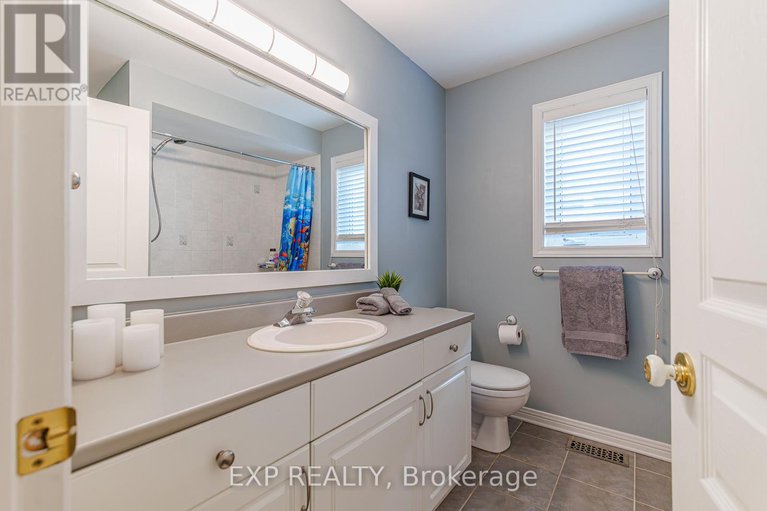 29392515/4466-shoreline-drive/riverside-southgloucester-glen/ottawa/ontario/K1V1R7_18