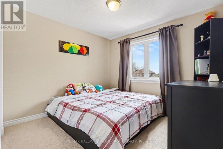 29653953/865-contour-street/mer-bleuebradley-estatesanderson-park/ottawa/ontario/K1W0G6_19