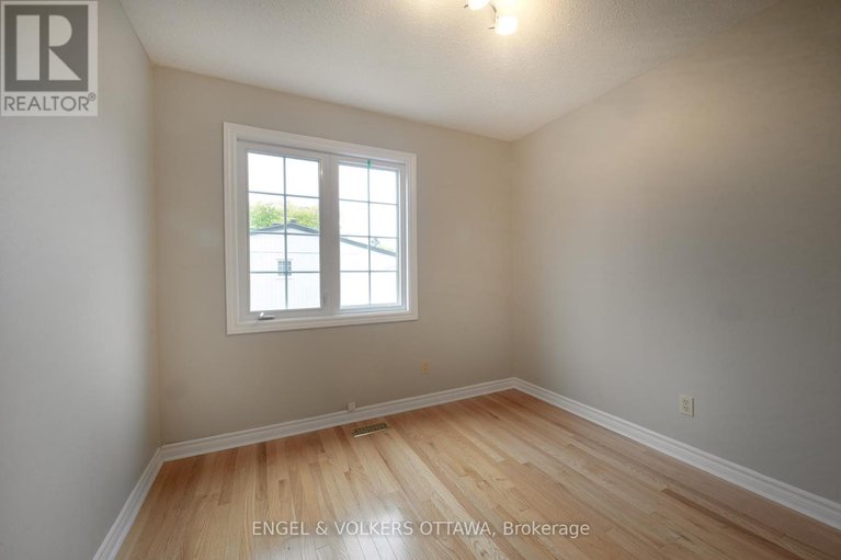 28925521/355-kintyre-private/carleton-square/ottawa/ontario/K2C3M6_24