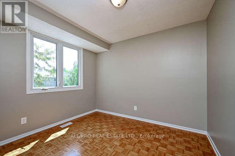 29261422/56-jackson-court/beaverbrook/ottawa/ontario/K2K1B7_23