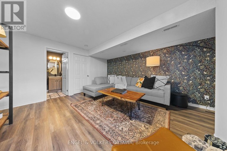 29670402/9-festive-private/central-park/ottawa/ontario/K2C4A1_27