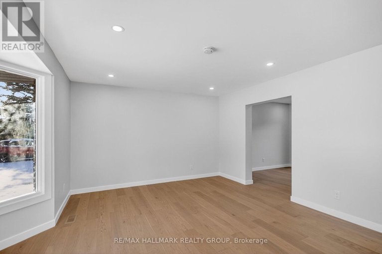 29393826/15-scharf-lane/glencairnhazeldean/ottawa/ontario/K2L2K3_6