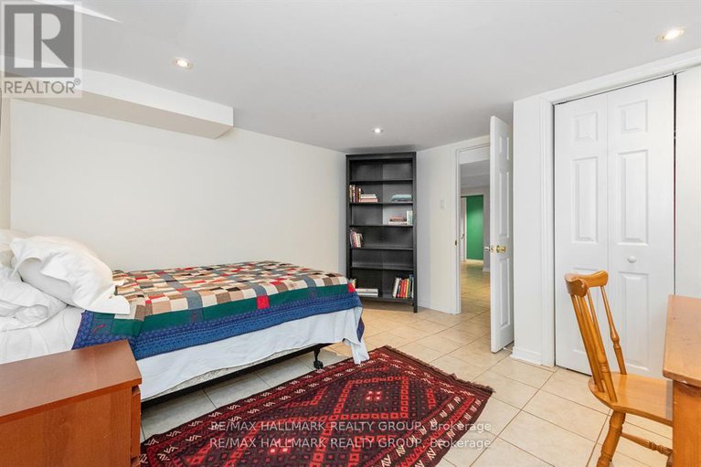 29395719/9-newbury-avenue/borden-farmstewart-farmcarleton-heightsparkwood-hills/ottawa/ontario/K2E6K7_31