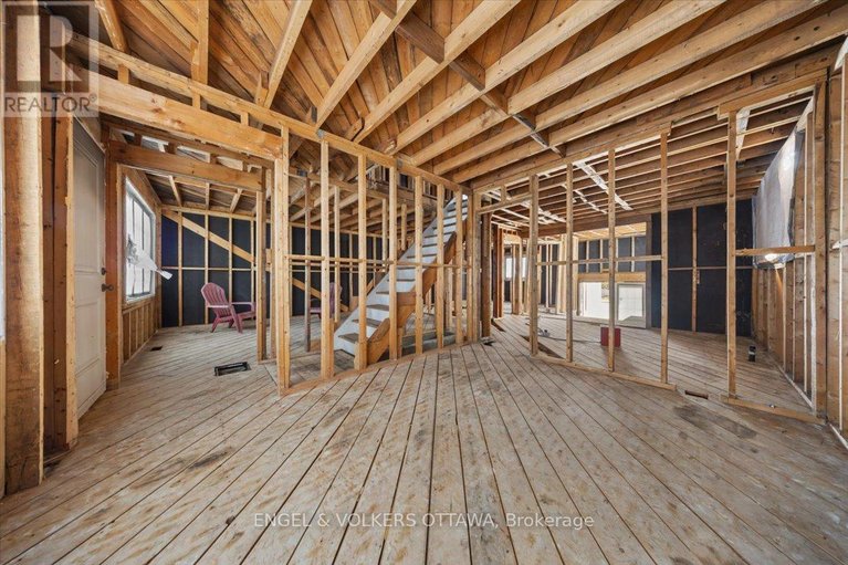 29645243/801-st-jean-street/town-of-rockland/clarence-rockland/ontario/K4K1K3_9