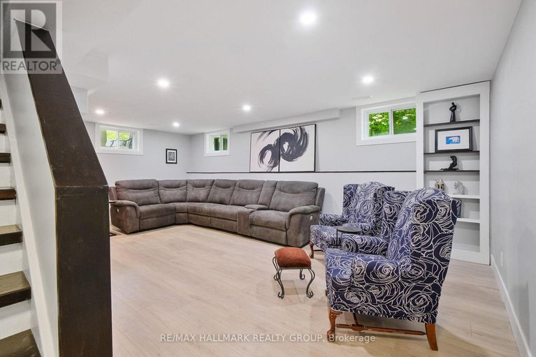 28552102/1430-royal-maple-drive/cumberland-ridge/ottawa/ontario/K4C1B5_30
