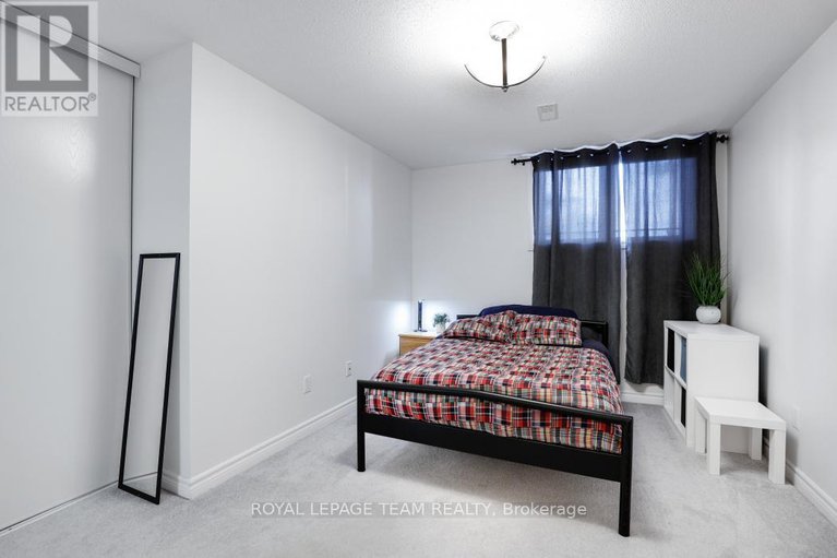 28754800/a-560-chapman-mills-drive/strandherd/ottawa/ontario/K2J3V2_26