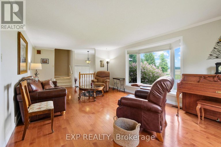28484309/1376-macdonald-road/russell-twp/russell/ontario/K4R0K1_2