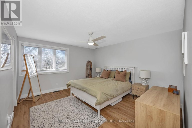 29586664/1059-avignon-court/orleans-wood/ottawa/ontario/K1C2N4_22