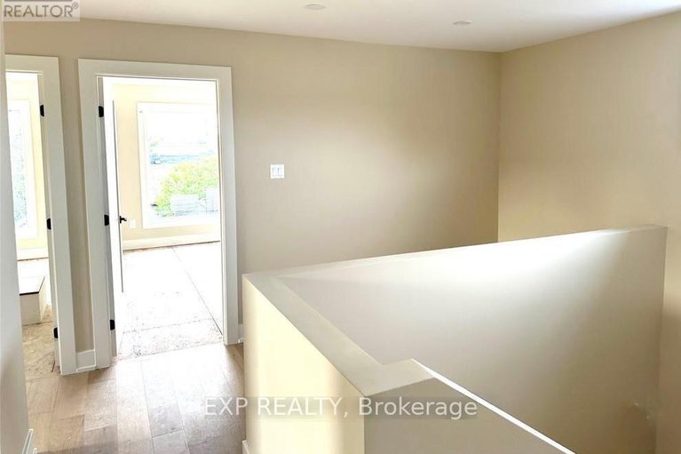 29112103/a-b-27-omeara-street/hintonburg/ottawa/ontario/K1Y2S8_10