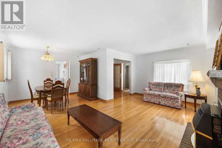 29434768/1177-st-moritz-crescent-n/convent-glen-north/ottawa/ontario/K1C2B2_19