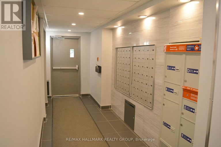 29424818/310-214-viewmount-drive/borden-farmstewart-farmcarleton-heightsparkwood-hills/ottawa/ontario/K2E7X3_17