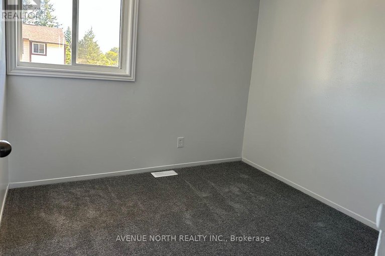 28858840/1790-dondale-st-street/pineview/ottawa/ontario/K1B5H8_14