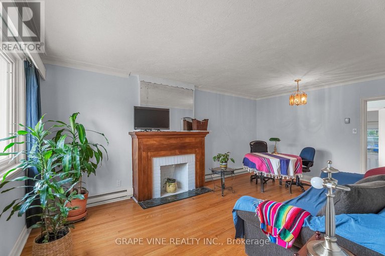 28554989/1210-erie-avenue/ridgemont/ottawa/ontario/K1V6G6_11