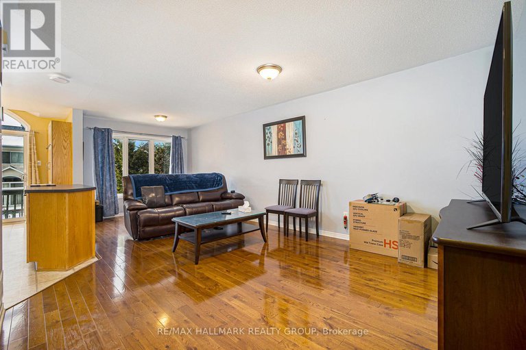 29106271/11-scampton-drive/morgans-grantsouth-march/ottawa/ontario/K2W1G1_3