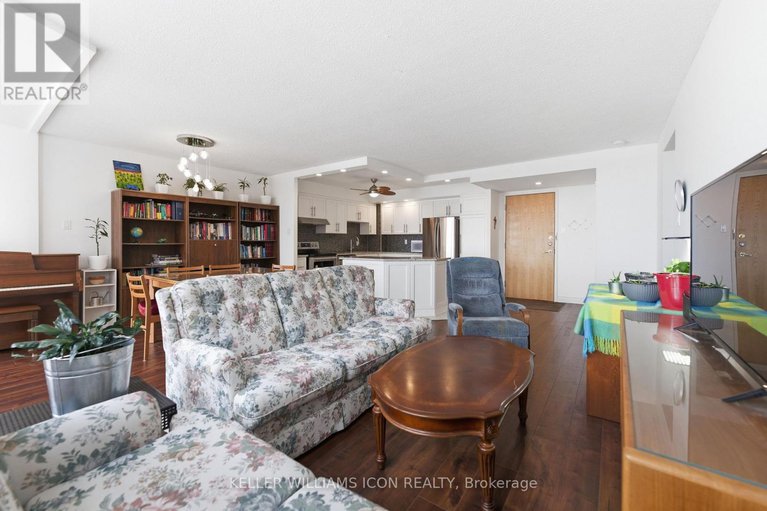 29399608/1011-2760-carousel-crescent/emerald-woodssawmill-creek/ottawa/ontario/K1T2N4_35